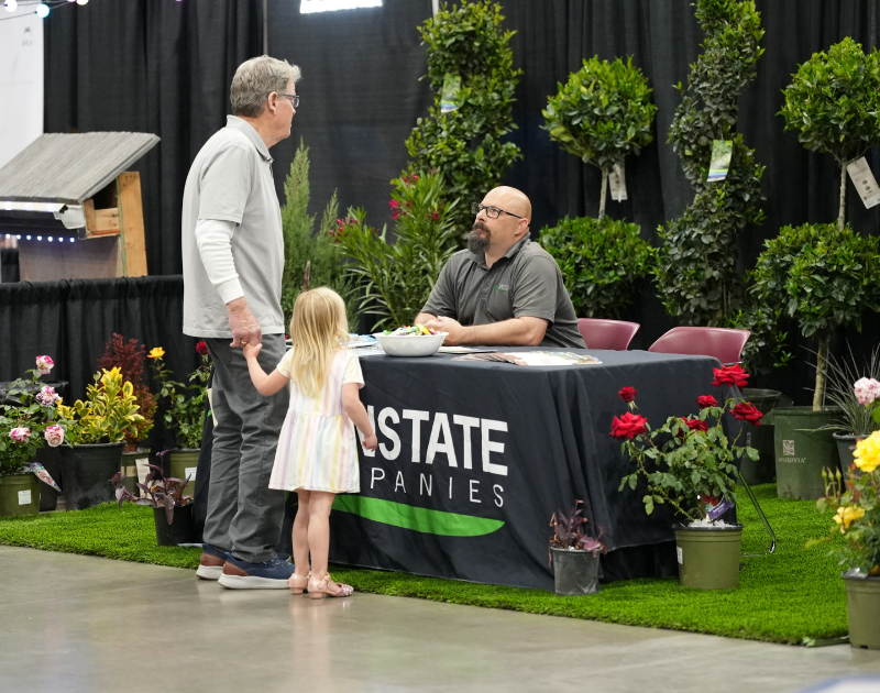 Homeowners and exhibitors at a Nationwide Expos home show, photo 2