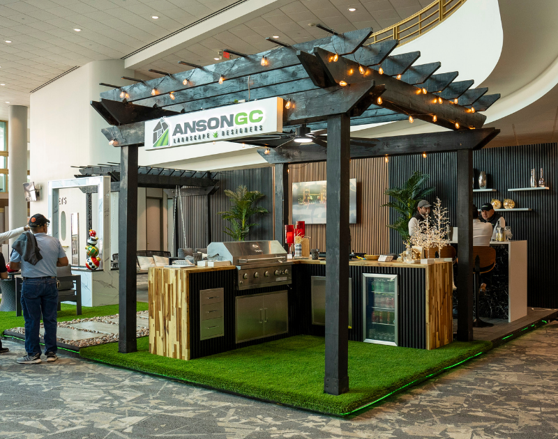 Homeowners and exhibitors at a Nationwide Expos home show, photo 3